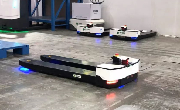 AGV自動(dòng)引導(dǎo)運(yùn)輸車(chē)無(wú)線(xiàn)充電解決方案